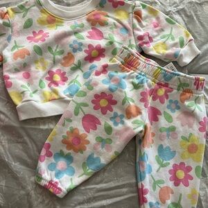 SOLD‼️Floral Toddler Sweatshirt and Pants Set